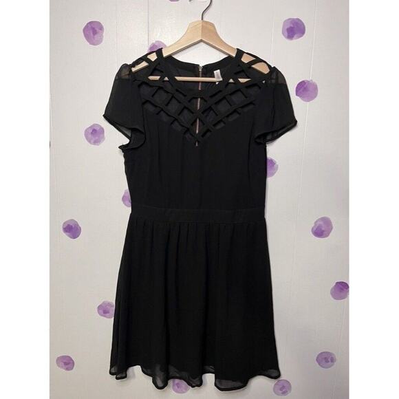 Xhilaration Black Cut Out Cage Top Mini Flowy Dress Size M - Picture 1 of 4